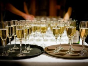 Udvid jeres kunstklub med vinsmagninger